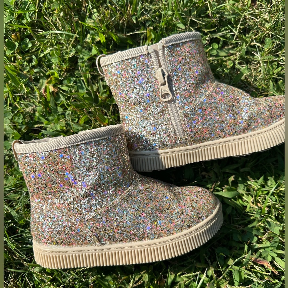 Cat & Jack Toddler Girl size 9 sparkle boots with fuzzy lining (Target 2024)